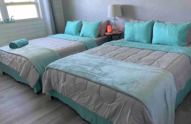 "The Merry Yacht" lovely condo 2/2 https://www.airbnb.com/h/themerryyacht