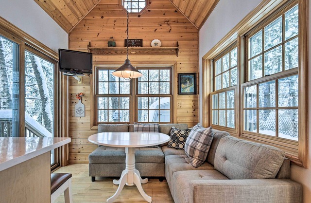 'The Minocqua Blue House' w/Private Beach & Pier