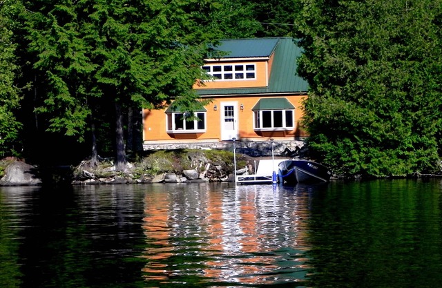 Le confort moderne de la maison avec un accès facile à la beauté naturelle du Maine