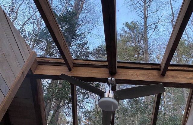The Moon and You- Unique creek side off grid 1-bedroom cabin with glass roof