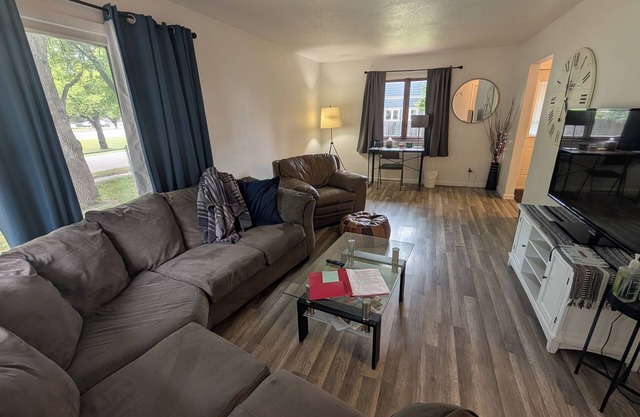 The Moorhead Place. Dog friendly, warm home near colleges and medical centers