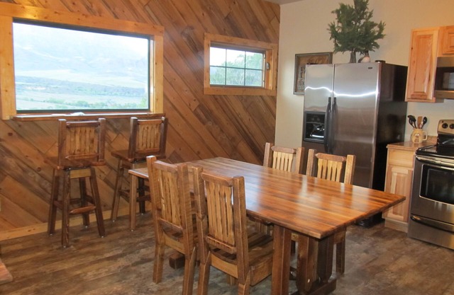 The Mountain Man - Yellowstone et Cody Cabin avec des vues spectaculaires