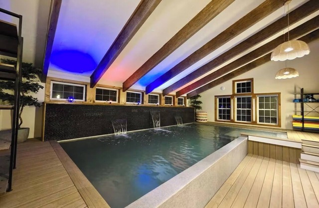 My Abode: Heated Pool - Hot Tub, Tennis court, Firepit, Sauna, Gym, Hot Tub