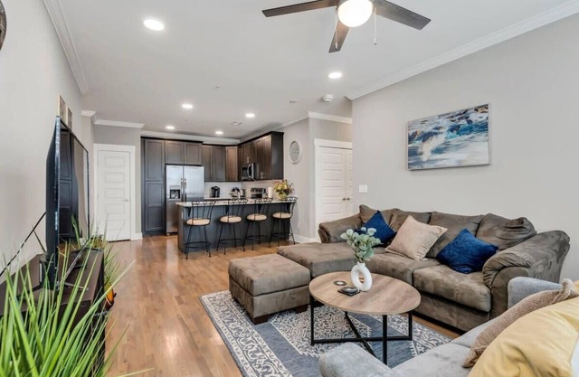 New Nations Condo - Walkable - 5 Mi Downtown