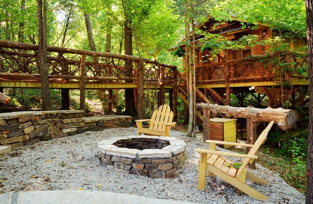 The 87 Getaway Natural Treehouse Retreat