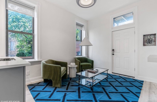 The Neighborhood Hotel - Lincoln Park 202 - One Bedroom w/ Patio