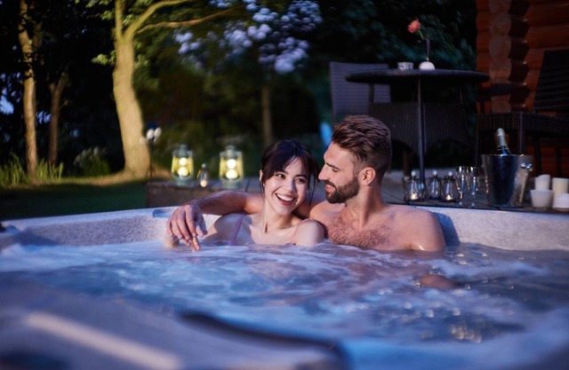 The Nest - 5 Star - Pet Friendly - Hot Tub - Scandinavian Log Cabin