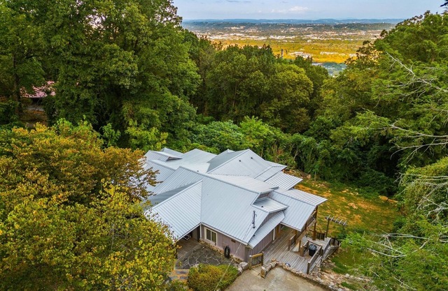 The Nest | Home W/ Mtn Views | GREAT Location! | 3 Bed, 3.5 Bath