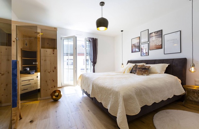 La nouvelle suite lifestyle sur le lac de Chiemsee: avec vue sur la montagne, 2 bains "en-suite", sauna!