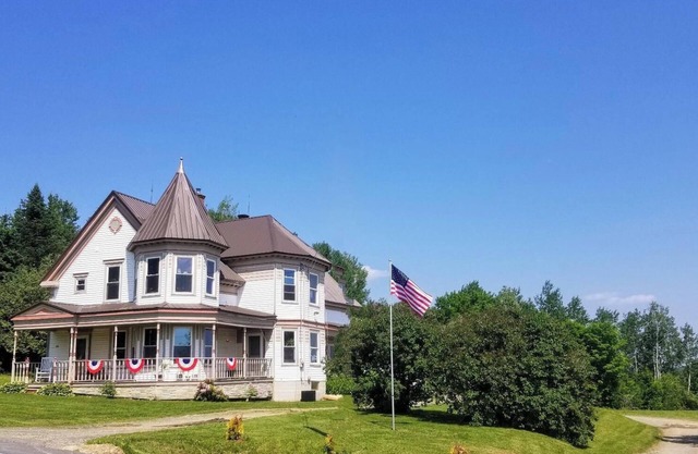 The New Sweden Castle-Enchanting 3-bedroom house with WiFi in New Sweden, Maine
