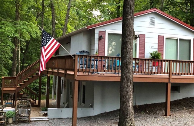 The No Wake Zone Cosy, Quiet Lake Area Property