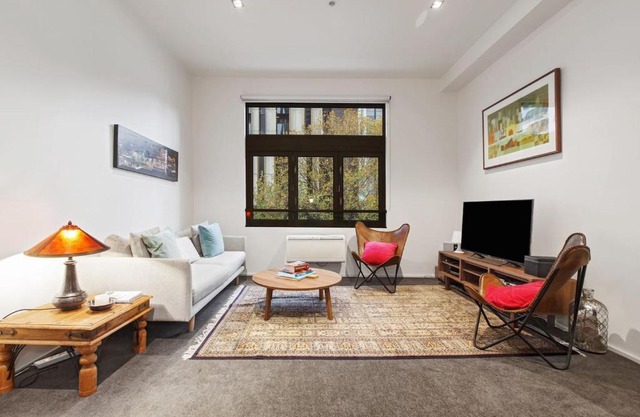 The Nook - A Prime Location to Explore Melbourne