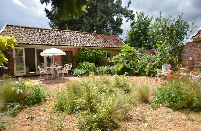 THE NOOKERY AT SNAPE HALL, pet friendly in Snape, Suffolk