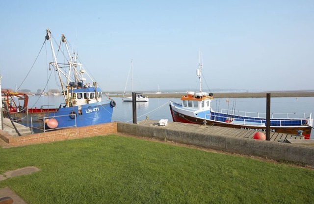 Les Normands est une maison de vacances de trois étages située dans le centre de Wells-next-the-Sea.