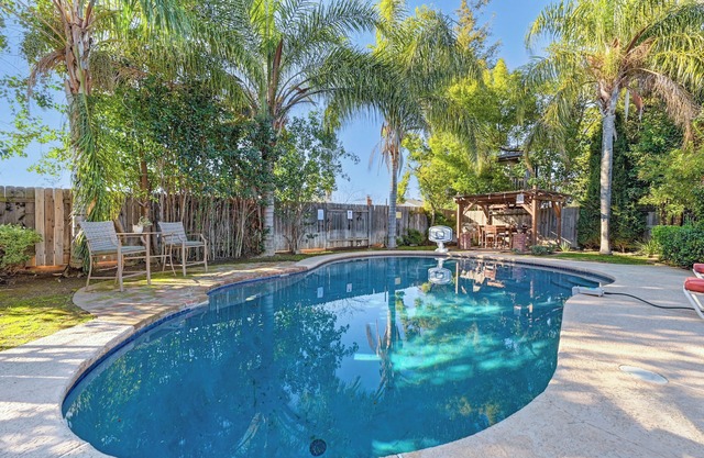 Backyard Oasis Getaway + Un ventilateur de sport Dream Home