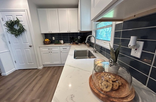 The Oasis:MidModern Comfort-5Bdrm 2K,3Q