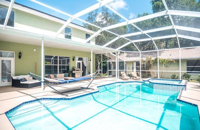 Private Luxury Villa Sleeps 22 Heated Pool and Spa