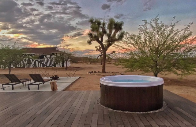 The Ocotillo - Secluded Stargazing, Hiking, Hot Tub, Pool w/ Stunning Views