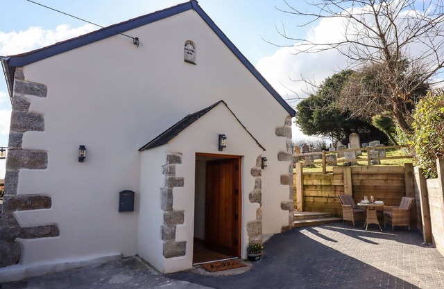 THE OLD CHAPEL, romantic, country holiday cottage in Ilsington