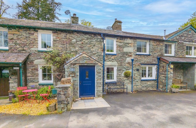 The Old Cop Shop - 2-Bed cottage with log-burner, walking distance to boats and the Lake