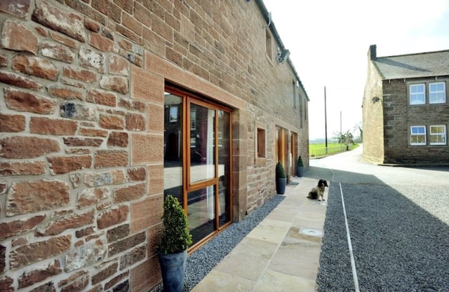 The Old Grainstore Rural Farm Stay Holiday Cottage
