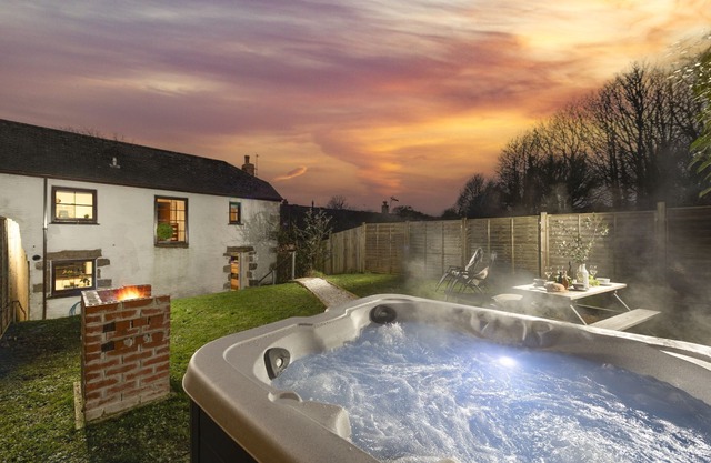 The Old Hay Barn, Croft Hooper - a cottage that sleeps 4 guests in 2 bedrooms