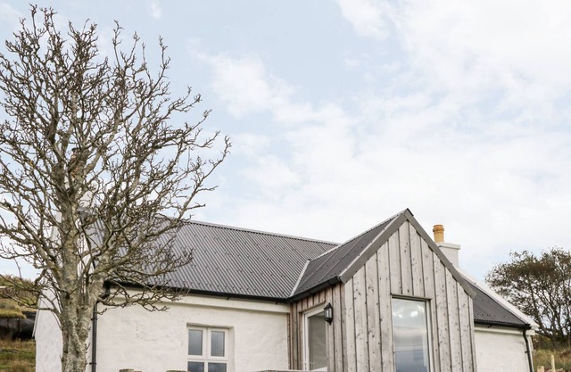 The Old House, STAFFIN