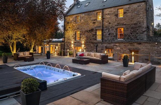 The Old Millhouse - Luxury Retreat with Sauna, Cold Plunge, Yoga & Swim SPA