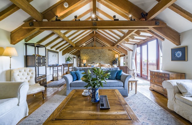 The Old Piggeries - sleeps 7 guests in 4 bedrooms
