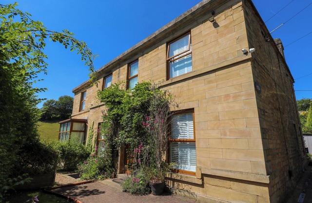 THE OLD POST OFFICE AT HOLMFIRTH, pet friendly in Holmfirth