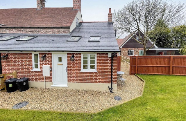 1 bedroom accommodation in Child Okeford, near Blandford Forum
