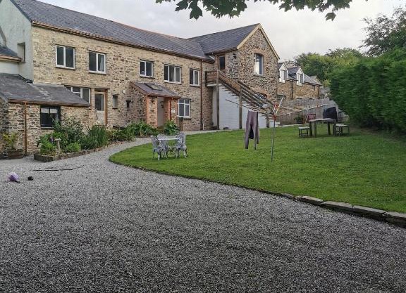 THE OLD RECTORY SOUTHCOTT APARTMENT in Jacobstow 10 mins to Widemouth bay and Crackington Haven,15 mins Bude,20 mins tintagel, 27 mins Port Issac