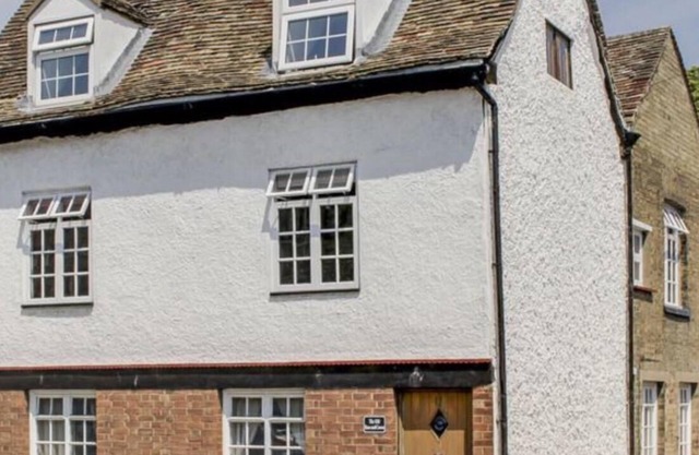 La vieille rose et la couronne - St Neots