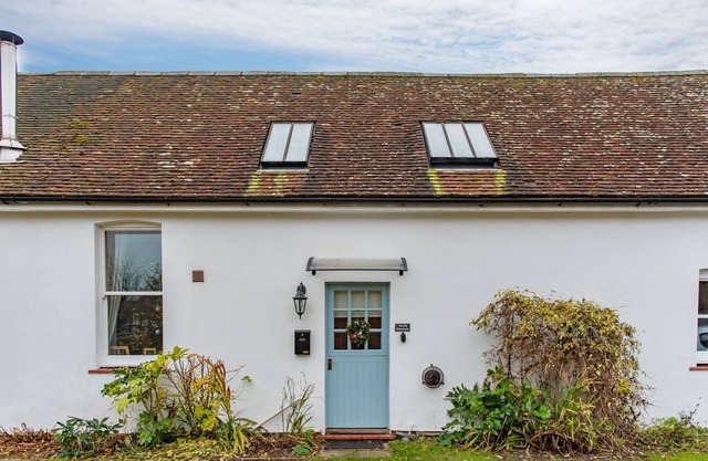 The Old Schoolroom by Bloom Stays - sleeps 4 guests in 2 bedrooms