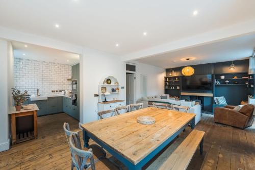 The Old Tearoom At Ty Llywelyn By Birch Stays
