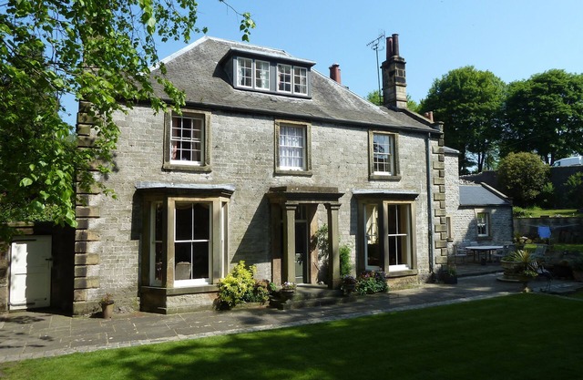 The Old Vicarage Chambres d'hôtes dans le joli village de Peak District