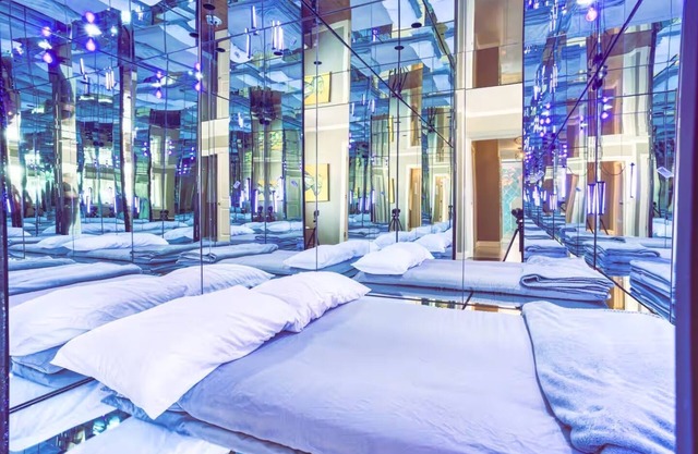 The OMG House that will BLOW YOUR MIND with Unbelievable Cats n Mirrors