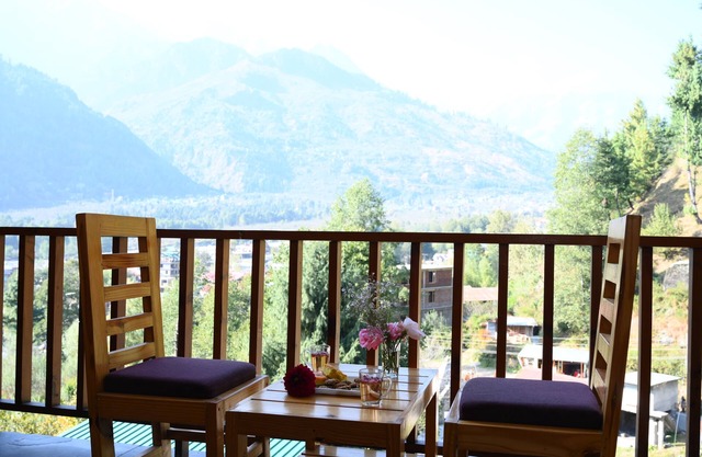 The Orange Room- Soulful Abodes, Manali