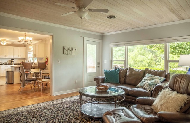 The Orchard House -close to beach & only two blocks from downtown Ocean Springs!