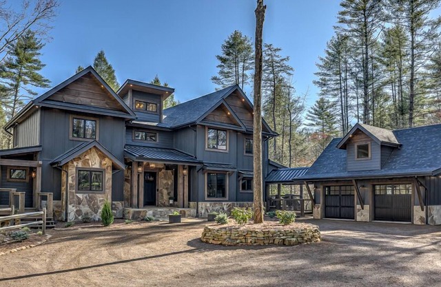 The Otter Side - Pet Friendly | CreekFront | Mountain Modern Luxury