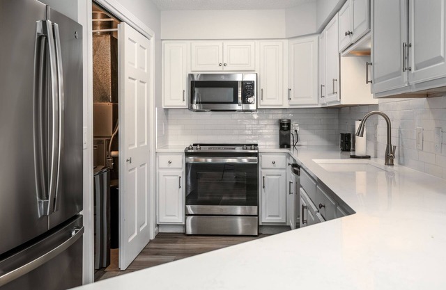The Overbrook – 2BR Pet-Friendly Condo Lake Geneva