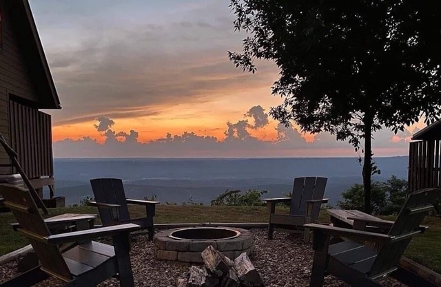 The Overlook at Mentone (Cupids Stairway)-amazing views from the hot tub