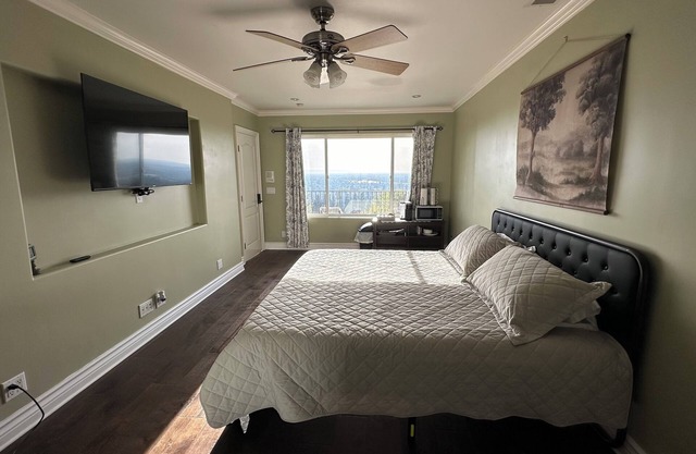 Hilltop View Suite with Private Entrance