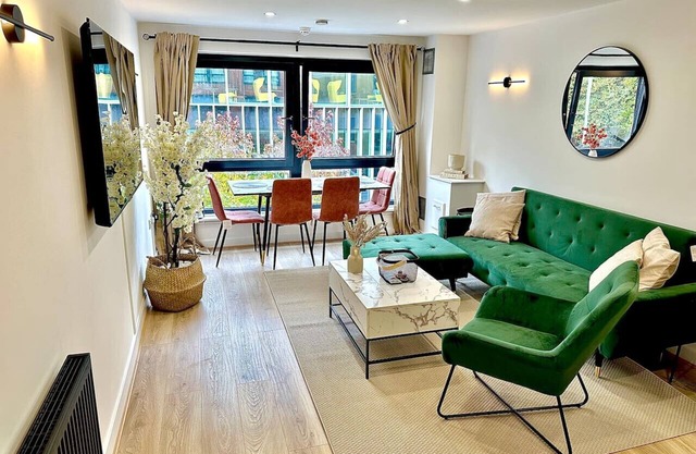 The Oxford Suite - MCR City Centre 1BR Luxury Apartment