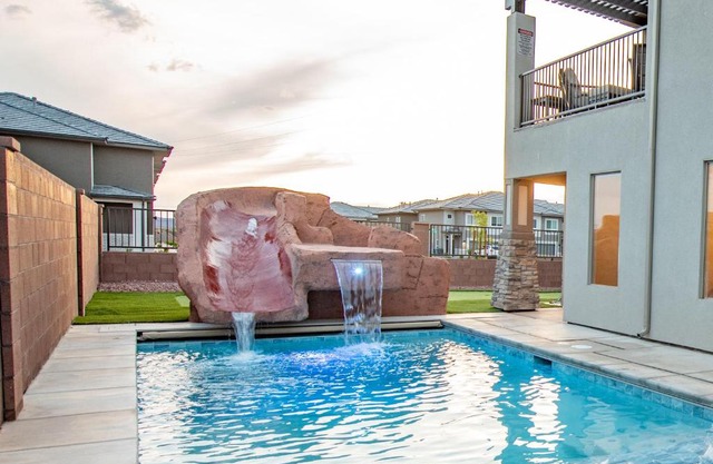 The Pad Spacious Luxury Retreat Sleeps 23, Private Pool, Spa, Game Room and More