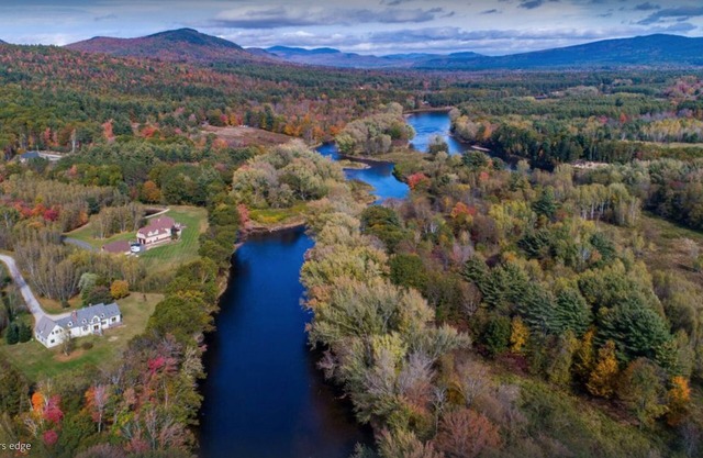 The Paddle House: bord de la rivière, radeaux, ultime salle de jeux, bain à remous, jeux de triage!