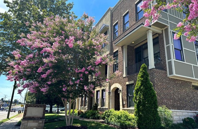THE PAINTED MUSE I Stylish 3BR with Rooftop Hot Tub in East Nashville