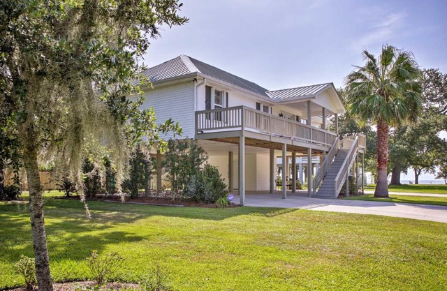 The Palm Bay St Louis Home - Walk to Beach!