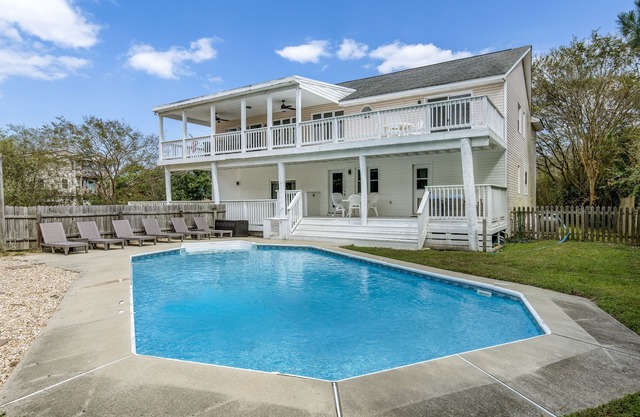 The Palm House | 880 ft from the Beach | Private Pool, Dog Friendly