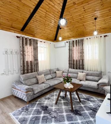 The Parkside Villa Apartment II
